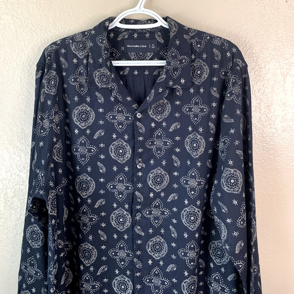 Abercrombie & Fitch Blue Paisley Casual Button Down Long Sleeve Shirt Size XL - Picture 3 of 8